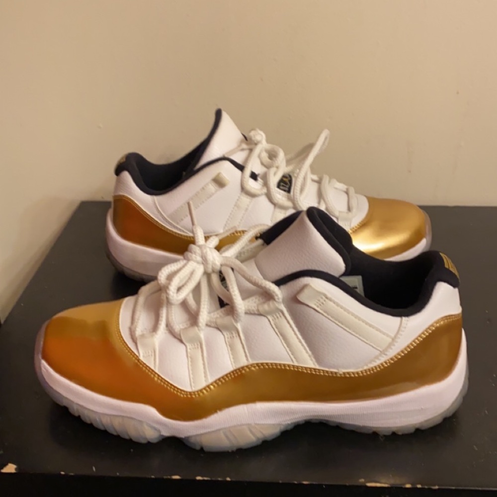 Jordan 11s size 9.5